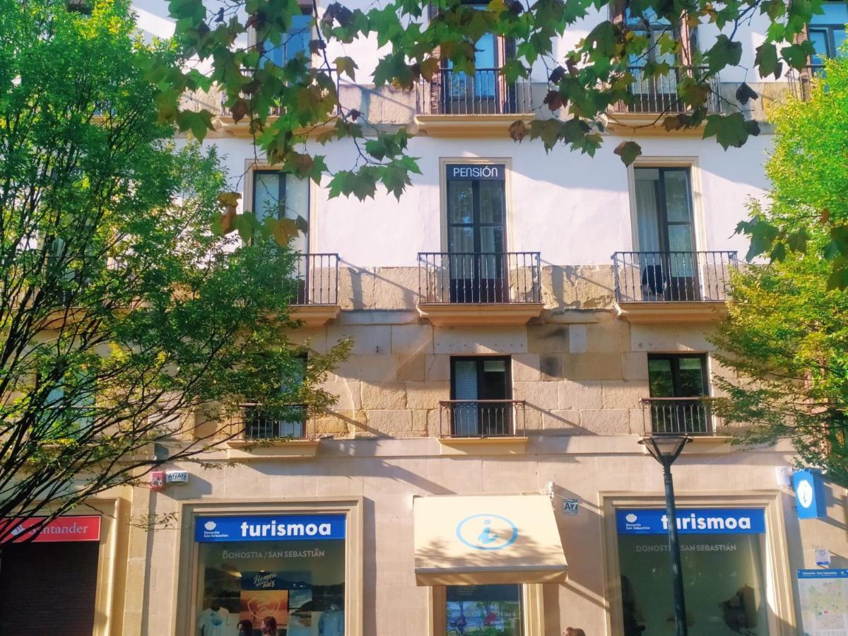 Pension Sarriegi Сан-Себастьян Экстерьер фото