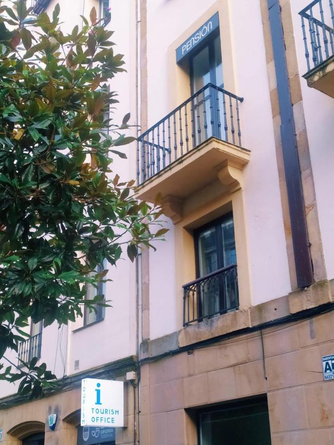 Pension Sarriegi Сан-Себастьян Экстерьер фото